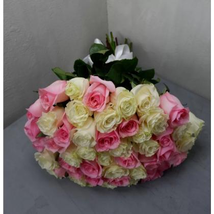 Букет цветов "Розы розово-белые"